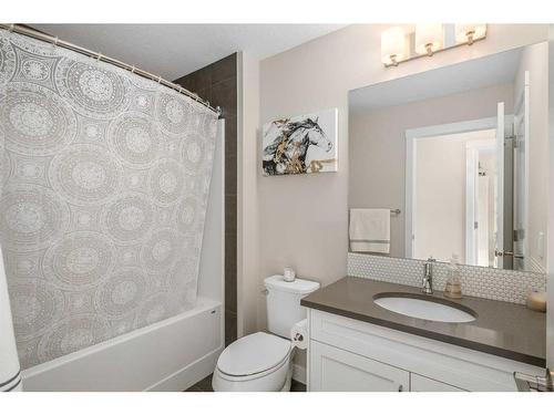 23 Cranbrook Gardens Se, Calgary, AB - Indoor Photo Showing Bathroom