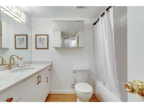 304-1626 14 Avenue Sw, Calgary, AB - Indoor Photo Showing Bathroom