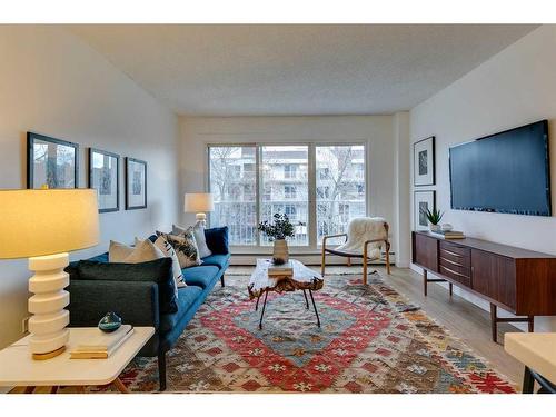 304-1626 14 Avenue Sw, Calgary, AB - Indoor Photo Showing Living Room