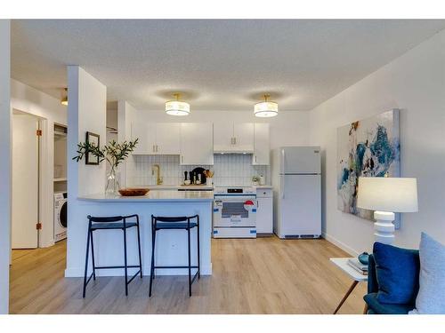 304-1626 14 Avenue Sw, Calgary, AB - Indoor Photo Showing Kitchen