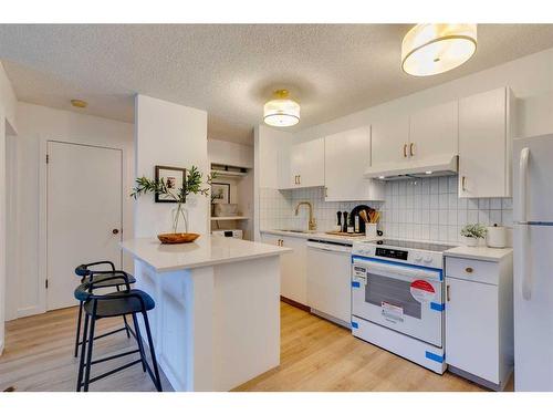 304-1626 14 Avenue Sw, Calgary, AB - Indoor Photo Showing Kitchen