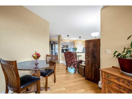 3-203 Village Terrace Sw, Calgary, AB - Indoor Photo Showing Dining Room