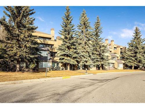 3-203 Village Terrace Sw, Calgary, AB - Outdoor