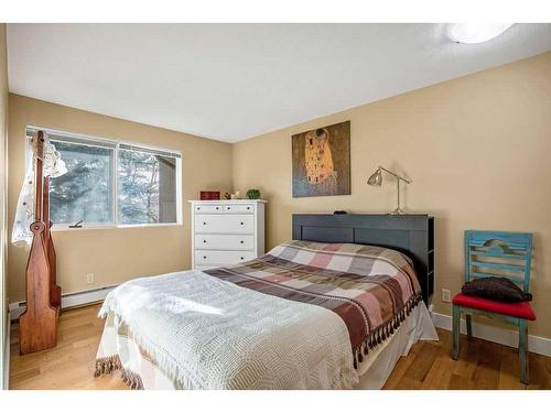 3-203 Village Terrace Sw, Calgary, AB - Indoor Photo Showing Bedroom