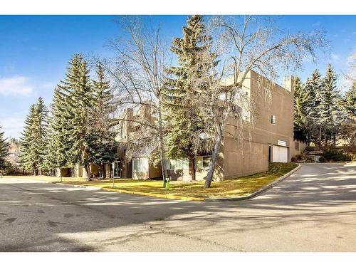 3-203 Village Terrace Sw, Calgary, AB - Outdoor