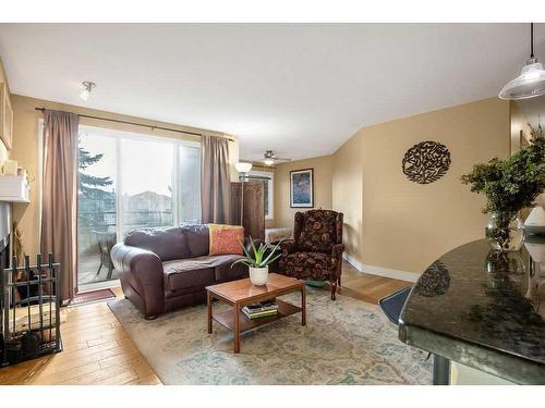 3-203 Village Terrace Sw, Calgary, AB - Indoor Photo Showing Living Room