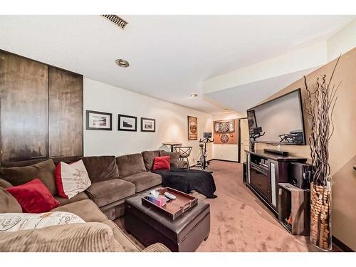 115 Silverado Range Close Sw, Calgary, AB - Indoor Photo Showing Living Room