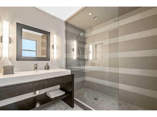 2605 Erlton Street Sw, Calgary, AB - Indoor Photo Showing Bathroom