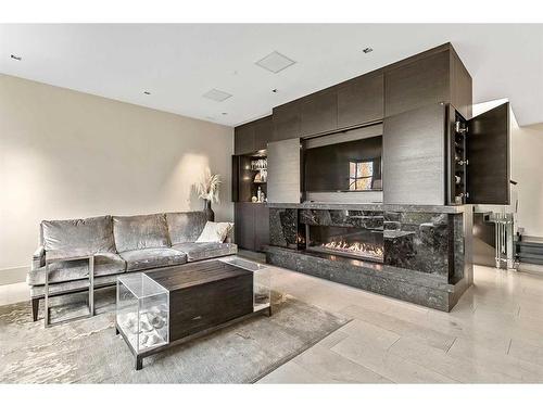 2605 Erlton Street Sw, Calgary, AB - Indoor Photo Showing Living Room