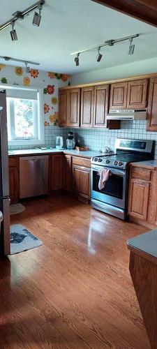 8 Edgeridge Way Nw, Calgary, AB - Indoor Photo Showing Kitchen