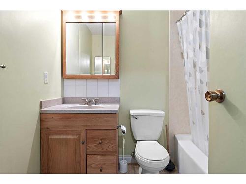 25-2519 38 Street Ne, Calgary, AB - Indoor Photo Showing Bathroom