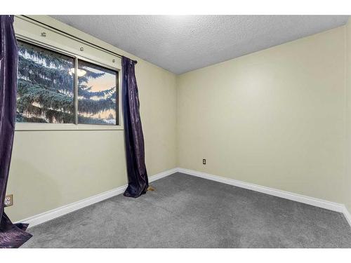 25-2519 38 Street Ne, Calgary, AB - Indoor Photo Showing Other Room