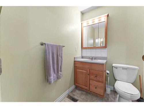 25-2519 38 Street Ne, Calgary, AB - Indoor Photo Showing Bathroom