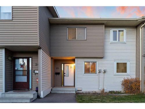 25-2519 38 Street Ne, Calgary, AB - Outdoor