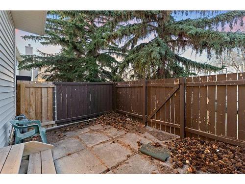 25-2519 38 Street Ne, Calgary, AB - Outdoor