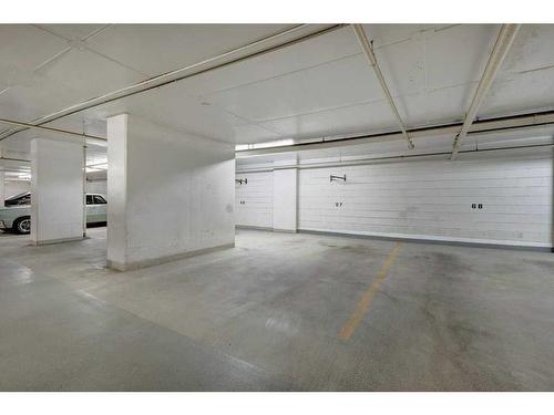 803-888 4 Avenue Sw, Calgary, AB - Indoor Photo Showing Garage