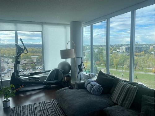 803-888 4 Avenue Sw, Calgary, AB - Indoor Photo Showing Living Room