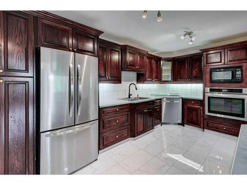 301-705 56 Avenue Sw, Calgary, AB - Indoor Photo Showing Kitchen With Stainless Steel Kitchen