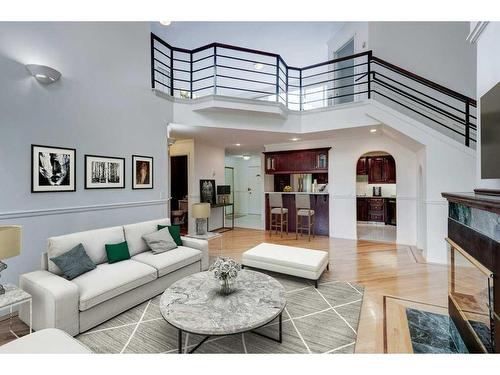 301-705 56 Avenue Sw, Calgary, AB - Indoor Photo Showing Living Room