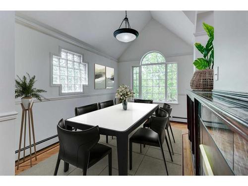 301-705 56 Avenue Sw, Calgary, AB - Indoor Photo Showing Dining Room