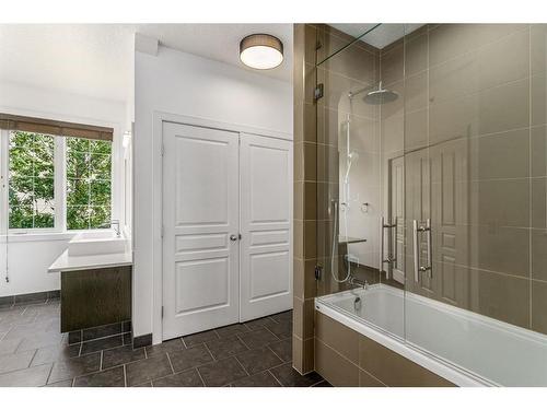 1303 7 Street Sw, Calgary, AB - Indoor Photo Showing Bathroom