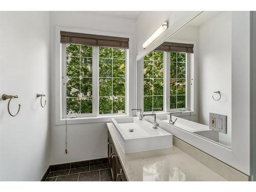 1303 7 Street Sw, Calgary, AB - Indoor Photo Showing Bathroom