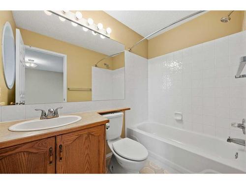 274 Covewood Park Ne, Calgary, AB - Indoor Photo Showing Bathroom