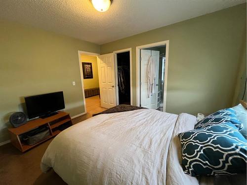 802 Prairie Sound Circle Nw, High River, AB - Indoor Photo Showing Bedroom