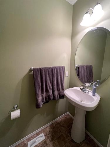 802 Prairie Sound Circle Nw, High River, AB - Indoor Photo Showing Bathroom