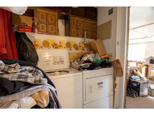 209 4 Street Nw, Sundre, AB - Indoor Photo Showing Laundry Room