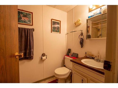 209 4 Street Nw, Sundre, AB - Indoor Photo Showing Bathroom