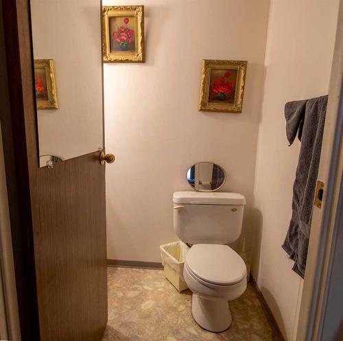 209 4 Street Nw, Sundre, AB - Indoor Photo Showing Bathroom