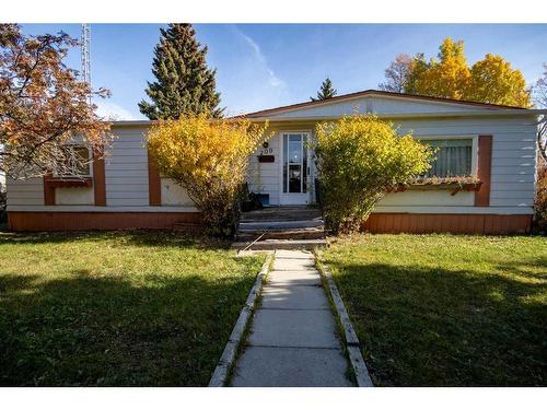 209 4 Street Nw, Sundre, AB - Outdoor