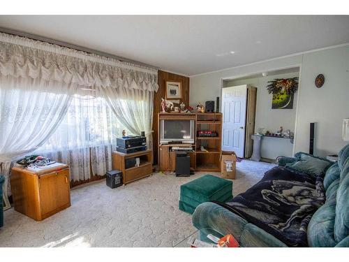 209 4 Street Nw, Sundre, AB - Indoor Photo Showing Living Room