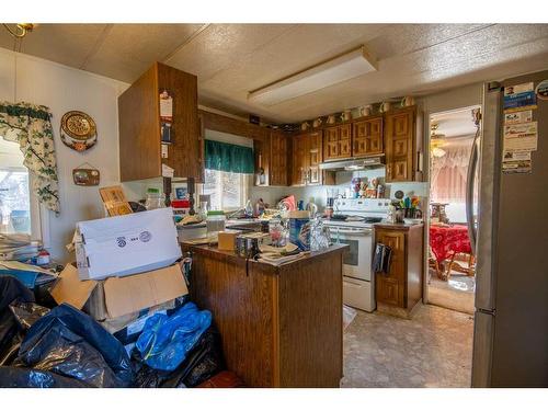 209 4 Street Nw, Sundre, AB - Indoor Photo Showing Kitchen