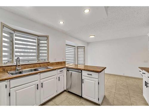 44 Edgepark Court Nw, Calgary, AB - Indoor Photo Showing Kitchen With Double Sink