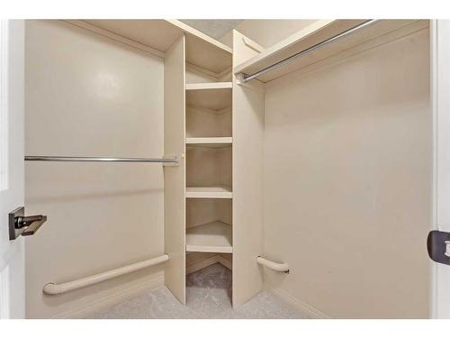 44 Edgepark Court Nw, Calgary, AB - Indoor With Storage