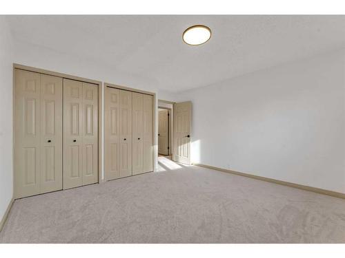 44 Edgepark Court Nw, Calgary, AB - Indoor Photo Showing Other Room