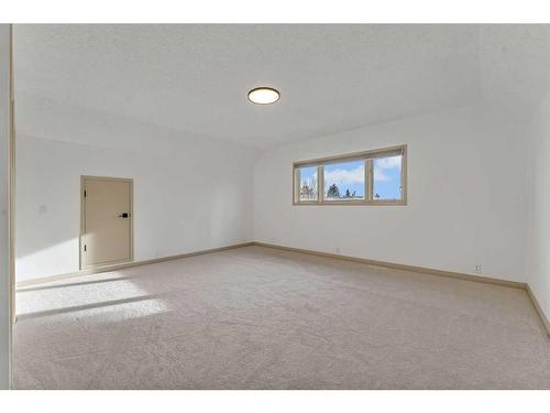 44 Edgepark Court Nw, Calgary, AB - Indoor Photo Showing Other Room