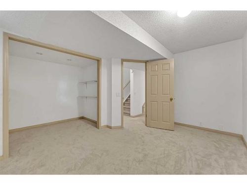 44 Edgepark Court Nw, Calgary, AB - Indoor Photo Showing Other Room