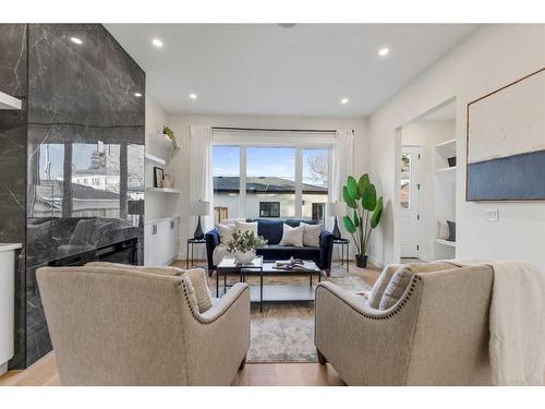 2424 6 Street Ne, Calgary, AB - Indoor Photo Showing Living Room