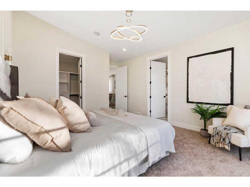 2424 6 Street Ne, Calgary, AB - Indoor Photo Showing Bedroom