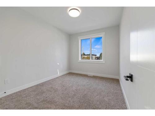 2424 6 Street Ne, Calgary, AB - Indoor Photo Showing Other Room