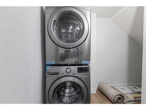 2424 6 Street Ne, Calgary, AB - Indoor Photo Showing Laundry Room