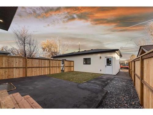 2424 6 Street Ne, Calgary, AB - Outdoor