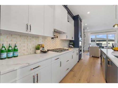 2424 6 Street Ne, Calgary, AB - Indoor Photo Showing Kitchen With Upgraded Kitchen