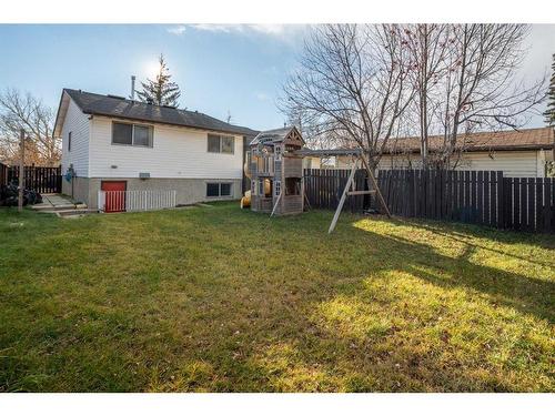 32 Maplewood Green, Strathmore, AB - Outdoor