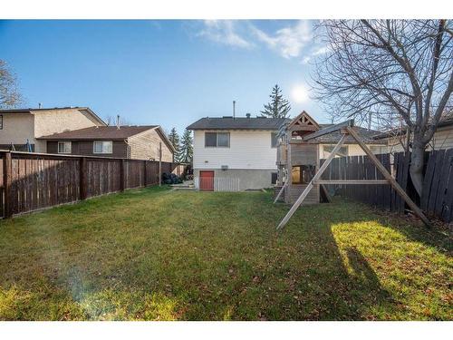 32 Maplewood Green, Strathmore, AB - Outdoor