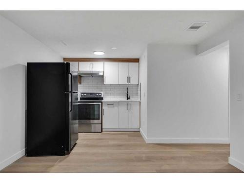 122 Abalone Place Ne, Calgary, AB - Indoor Photo Showing Kitchen