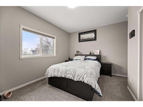 430 Henricks Drive, Irricana, AB - Indoor Photo Showing Bedroom